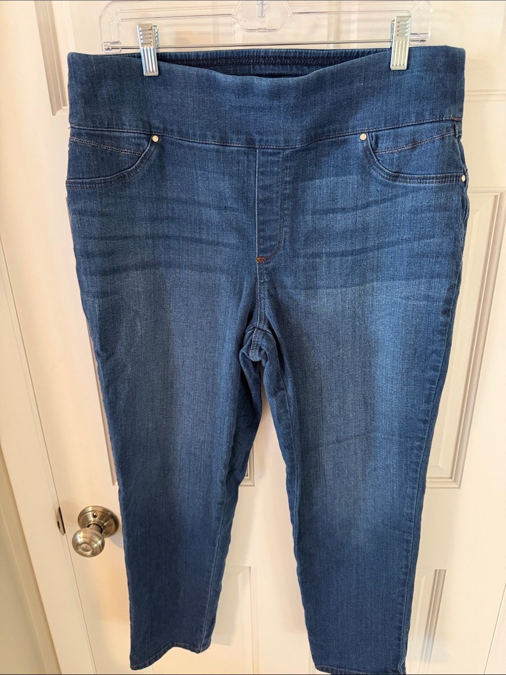 Chico's Perfect Stretch Pull-On Slim Leg Ankle
Jeans Size 2.5 (US 14)